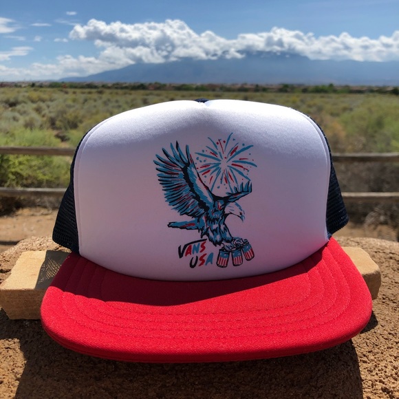 Vans Accessories - 🎉HP6/30 SALE🎉 NWT Unisex Vans Walsh trucker hat.